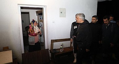 Erzincan'ı sel vurdu, vatandaş evlerine barikat kurdu