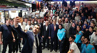 Fatih Dönmez Ümraniye'de gençlerle buluştu