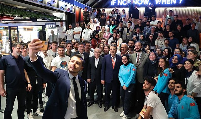 Fatih Dönmez Ümraniye'de gençlerle buluştu