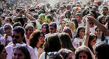 Gençlik araştırması... Seçmenin oyu vaatlerle değişiyor!