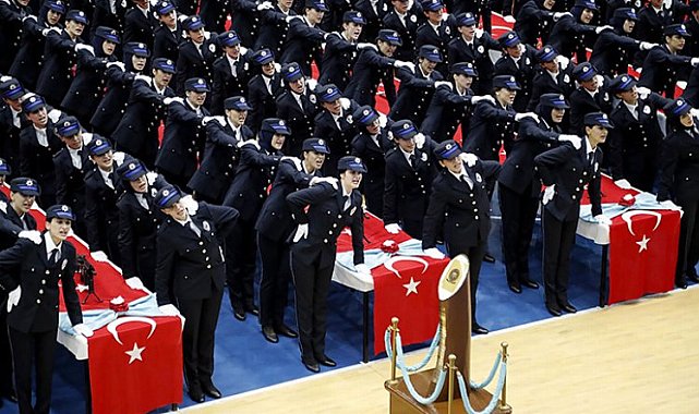 İstanbul'da 499 kadın polis memurunun mezuniyet sevinci