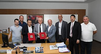 İzmir Karabağlar Belediyesi kadrolu işçilerinin TİS sevinci