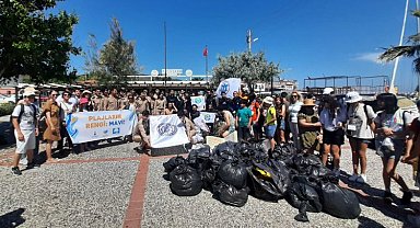 İzmir Urla'da 'deniz dibi' temizliği