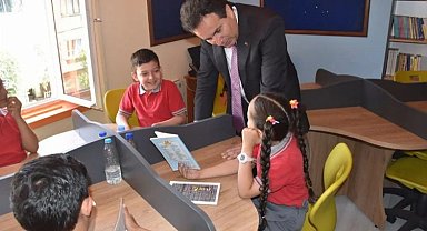 İzmir'de KAÇOK'tan kütüphanelere destek