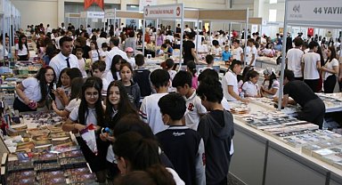Karaman'da gençlerin kitap tutkusu