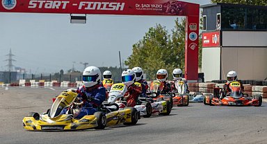 Karting heyecanı İstanbul Tuzla'da sürüyor