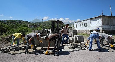 Kayseri Hacılar'da parke mesaisi