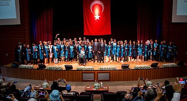 KAYÜ Meslek Yüksekokulu mezunlarını verdi