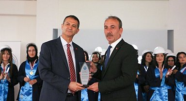 KAYÜ Tomarza Mustafa Akıncıoğlu MYO'da mezuniyet coşkusu