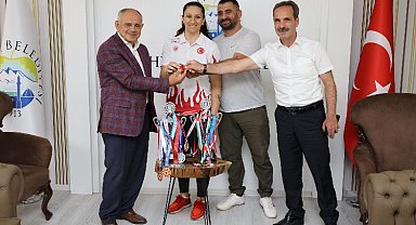 KickBoks şampiyonundan Esat Öztürk'e ziyaret