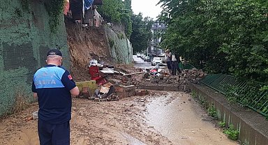 Kocaeli İzmit'te istinat duvarı çöktü