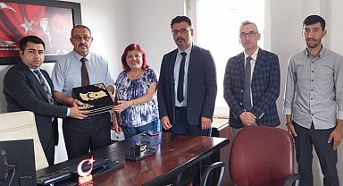 Kocaeli İzmit'te şehit babalarına anlamlı ziyaret