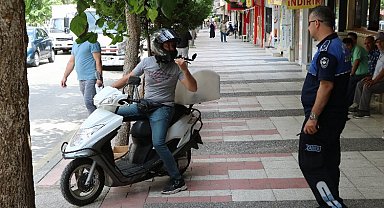 Manisa Zabıtası'ndan kaldırımlarda motosiklet denetimi