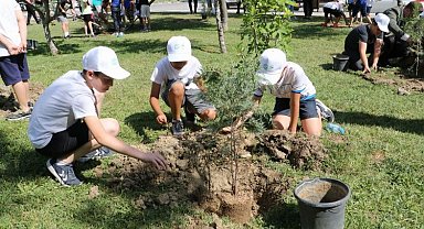 Manisa'da fidanlara can suları minik ellerden