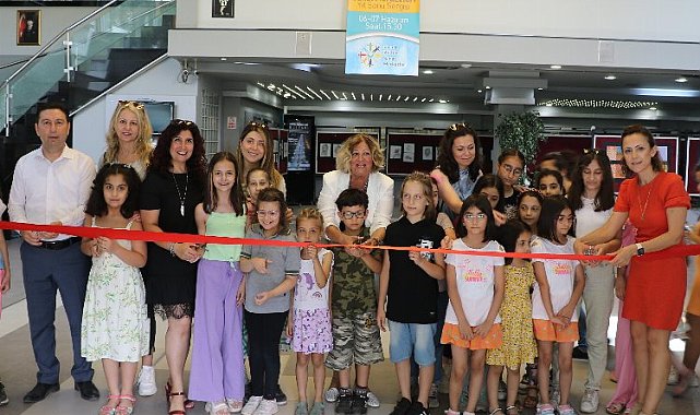 Manisa'da minik ressamların sergisi ilgi gördü