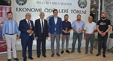 Manisa'da vergi rekortmenleri ödüllendirildi
