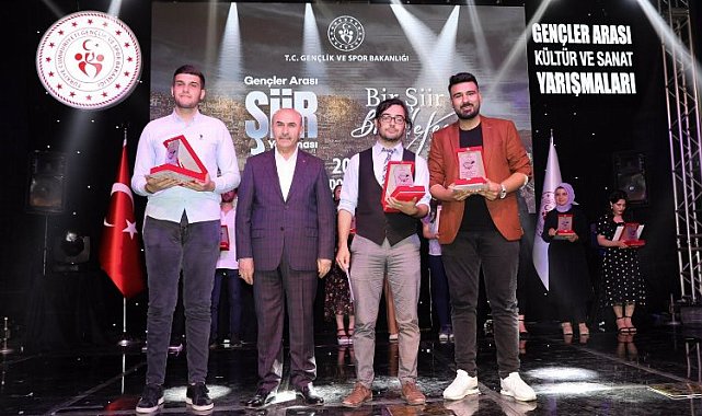 Mardin Valisi Mahmut Demirtaş şiir yarışması finaline katıldı