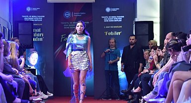 Marmara Üniversitesi'nden büyüleyici defile