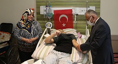 Memduh Büyükkılıç'tan gazi askere ziyaret