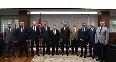 Memduh Büyükkılıç'tan karayolları zirvesi
