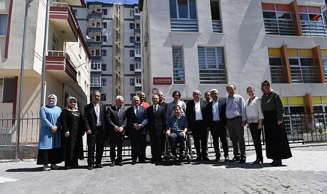 Memduh Büyükkılıç'tan Kızılay'a destek