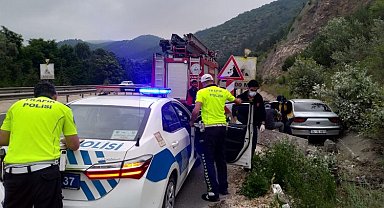 Mezuniyet dönüşü Bilecik'te kaza: 2 yaralı