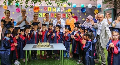 Miniklerin ilk diploma heyecanı