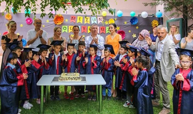 Miniklerin ilk diploma heyecanı