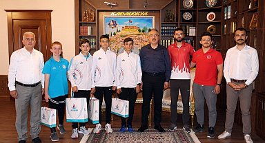 Nevşehir'de Mehmet Savran'dan başarılı sporculara ödül