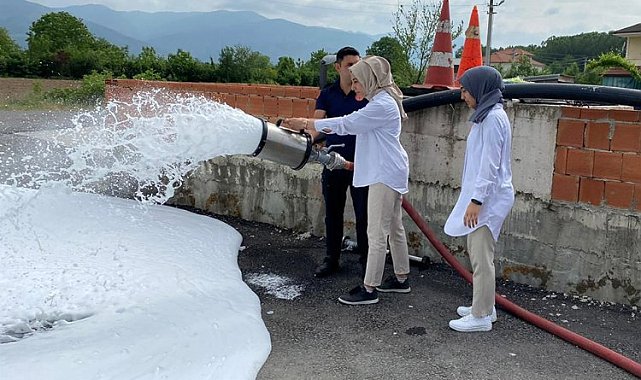 Sakarya İtfaiyesi'nden gençlere yangına müdahale eğitimi