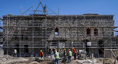 Şehzadeler Konağı'ndaki restorasyon çalışmaları devam ediyor