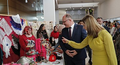 Sivas'ta kursiyerlerin el emekleri görücüye çıktı