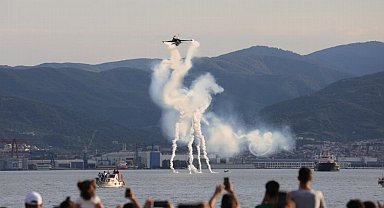 SOLOTÜRK İzmit semalarında nefesleri kesti