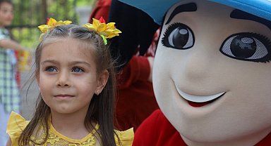 Ukraynalı çocukların Bursa'da yüzleri güldü