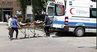 Yatalak durumda sınava ulaştırıldı