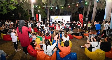 Adana'da Bi Yaz konserleri coşturuyor