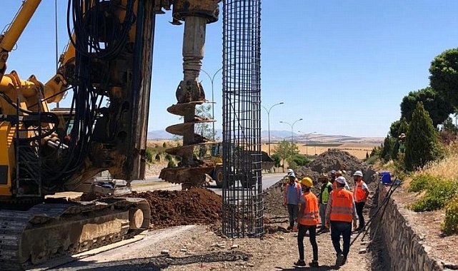 Adıyaman'da köprülü kavşak için ilk kepçe