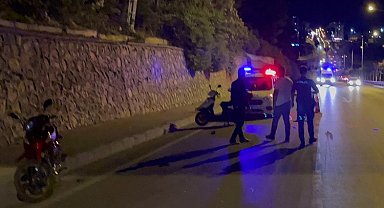 Adıyaman'da otomobil elektrikli motosiklete çarptı: 2 yaralı