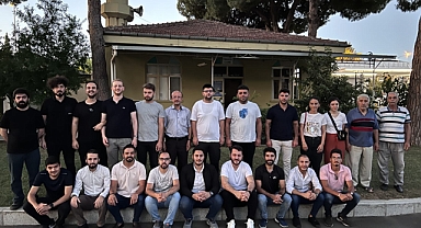 AK Parti Efeler Gençlik Kolları camii'yi kimsesiz bırakmadı.