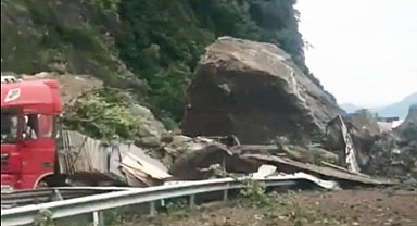 Artvin Hopa'da heyelan: 1 ölü, 2 yaralı!