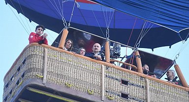 Bakan Karaismailoğlu'nun balon turu keyfi