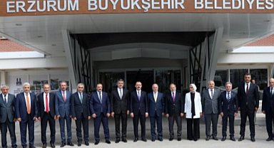 Bakan Muş'tan Başkan Sekmen'e övgü