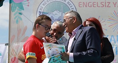 Başkan Büyükkılıç, en özel öğrencilere karnelerini dağıttı