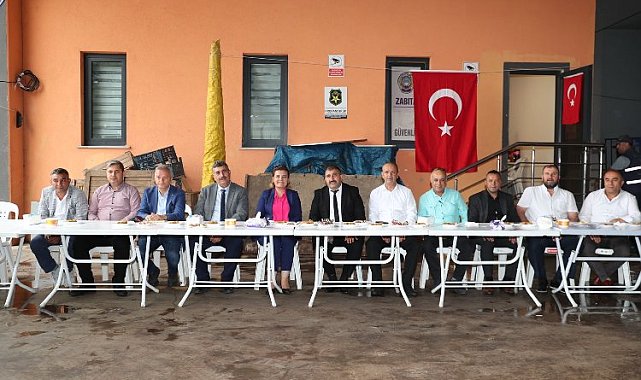 Başkan Hürriyet, pazarcı esnafıyla bayramlaştı