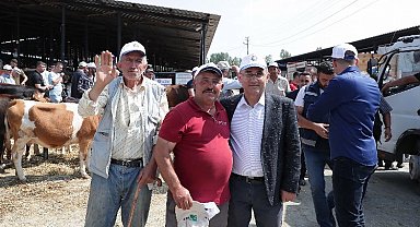 Başkan Işık kurban pazarını ziyaret etti