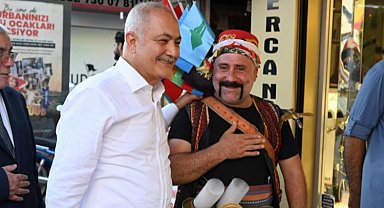 Başkan Kara, vatandaşla bayramlaştı