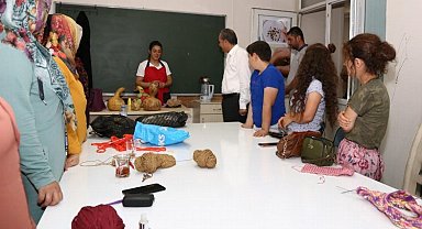 Başkan Kılınç el emeği göz nuru eserleri inceledi