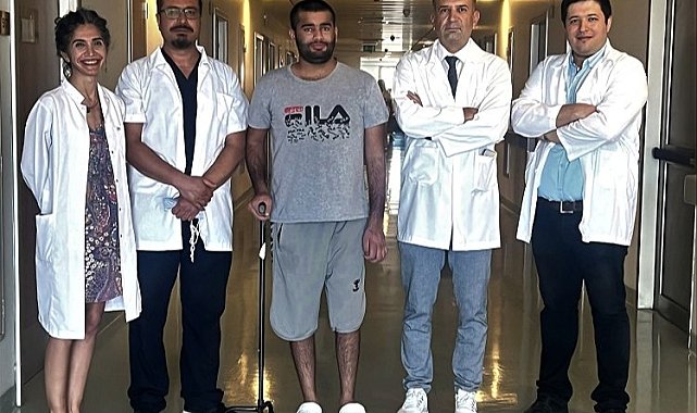 Beynindeki tümörden sohbet ederken kurtuldu!