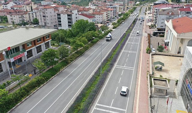Bilecik'in her köşesi çiçeklerle süsleniyor