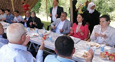 Bilecik'te Pazaryerinde geleneksel buluşmaya yoğun ilgi